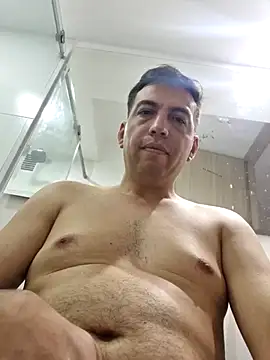 Snapshot of reyarturs13 chatting on March 14, 2025, 11:45 am reyarturs13 online show from March 14, 2025, 11:45 am