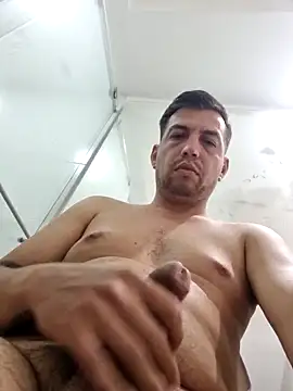 Snapshot of reyarturs13 chatting on March 19, 2025, 3:40 pm reyarturs13 online show from March 19, 2025, 3:40 pm