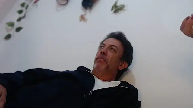 jeans and emma online show from March 4, 2025, 4:17 am