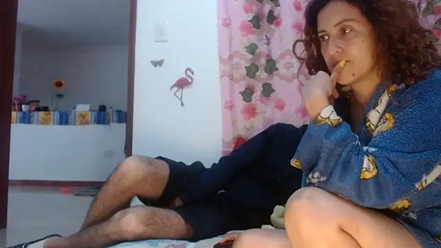 jeans and emma online show from March 12, 2025, 12:26 pm