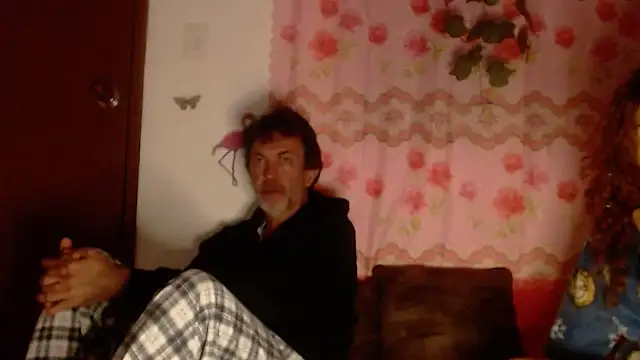 jeans and emma online show from March 14, 2025, 4:43 am