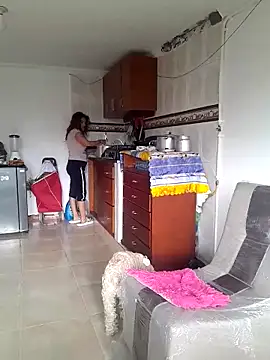 jeans and emma online show from March 18, 2025, 5:10 pm