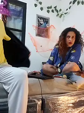 jeans and emma online show from October 27, 2025, 12:26 am