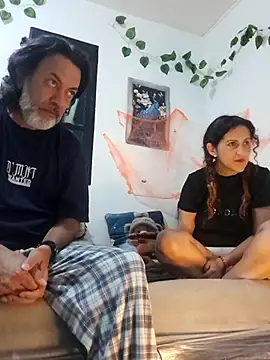 jeans and emma online show from October 28, 2025, 11:40 pm