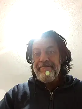 jeans and emma online show from December 4, 2025, 2:10 am