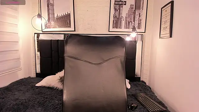 tylla  online show from October 25, 2025, 3:25 am