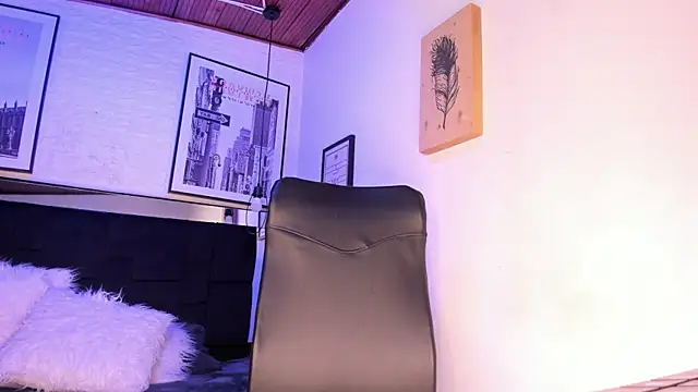 tylla  online show from December 20, 2025, 4:08 am