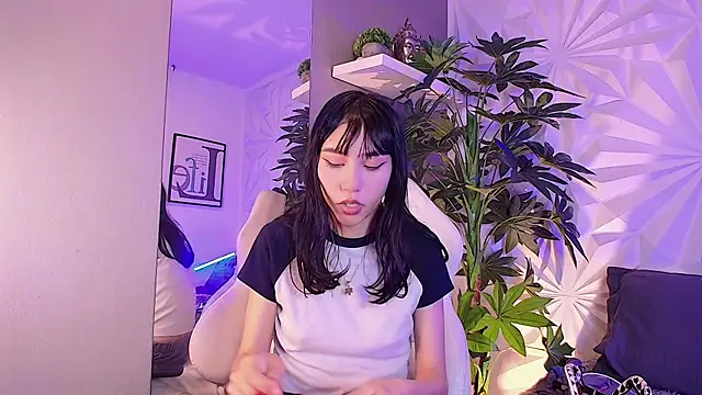 Snapshot of Miaa_Lee7 chatting on December 16, 2025, 9:31 pm Miaa Lee7 online show from December 16, 2025, 9:31 pm