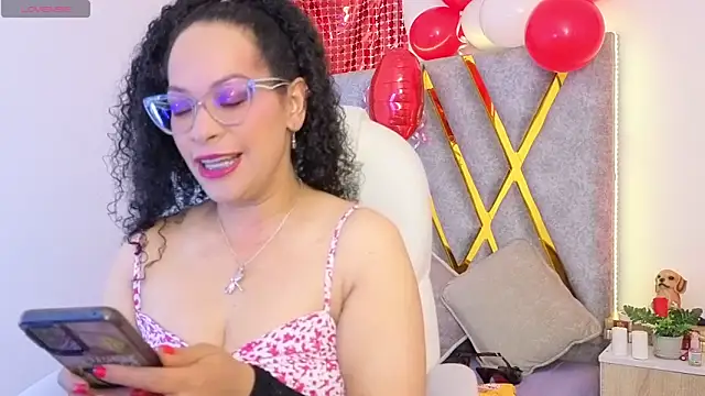 Cintiia Holmes online show from February 15, 2026, 1:02 am