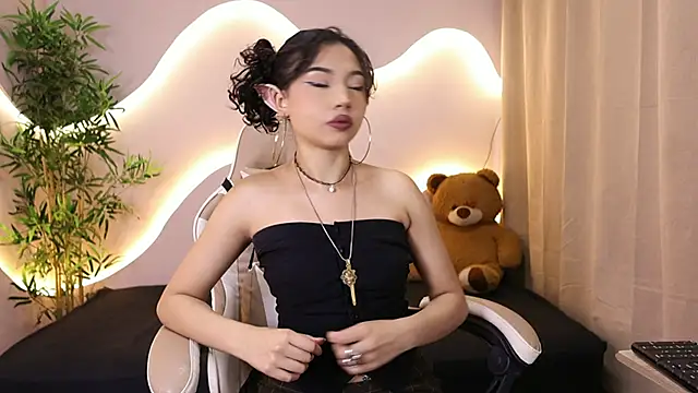 xamixa  online show from September 29, 2025, 12:32 pm