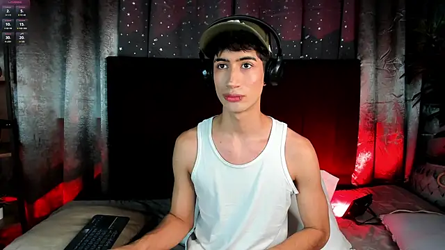 Snapshot of NovaaWheler chatting on October 27, 2025, 6:45 pm NovaaWheler online show from October 27, 2025, 6:45 pm