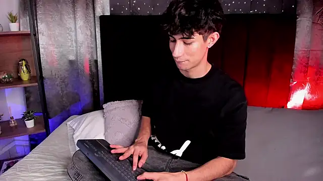 Snapshot of NovaaWheler chatting on October 30, 2025, 5:46 pm NovaaWheler online show from October 30, 2025, 5:46 pm