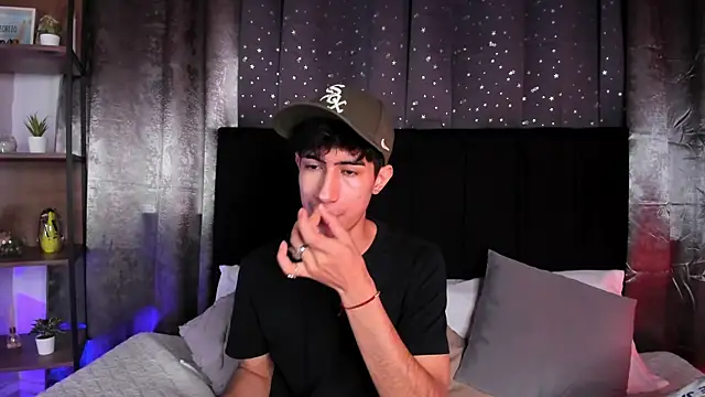 Snapshot of NovaaWheler chatting on October 31, 2025, 12:50 pm NovaaWheler online show from October 31, 2025, 12:50 pm