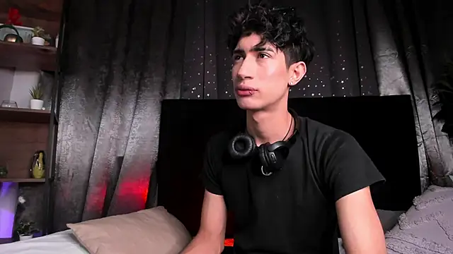 Snapshot of NovaaWheler chatting on November 21, 2025, 7:23 pm NovaaWheler online show from November 21, 2025, 7:23 pm