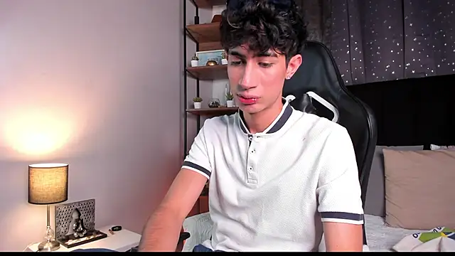 Snapshot of NovaaWheler chatting on November 26, 2025, 8:32 pm NovaaWheler online show from November 26, 2025, 8:32 pm