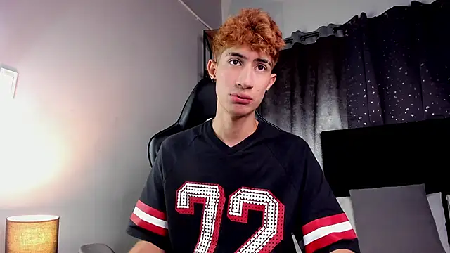 Snapshot of NovaaWheler chatting on December 4, 2025, 7:00 pm NovaaWheler online show from December 4, 2025, 7:00 pm