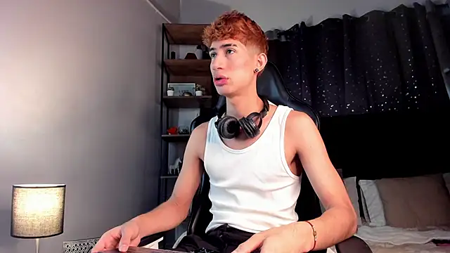 Snapshot of NovaaWheler chatting on December 5, 2025, 1:42 pm NovaaWheler online show from December 5, 2025, 1:42 pm