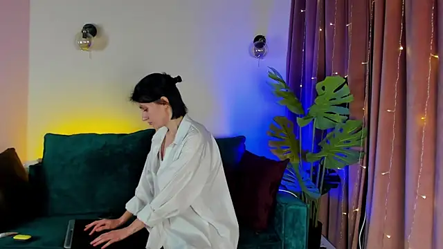 roxy riot  online show from February 15, 2025, 1:21 am