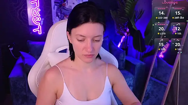 roxy riot  online show from March 28, 2026, 1:27 am