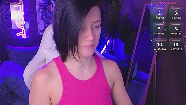 roxy riot  online show from April 15, 2026, 1:23 am