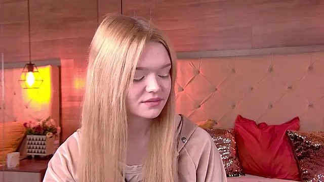 Snapshot of AdeleCartier chatting on February 10, 2025, 1:57 am AdeleCartier online show from February 10, 2025, 1:57 am