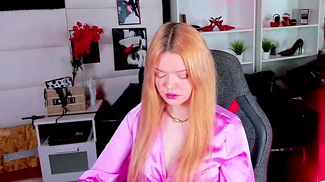 Snapshot of AdeleCartier chatting on February 27, 2025, 12:21 am AdeleCartier online show from February 27, 2025, 12:21 am