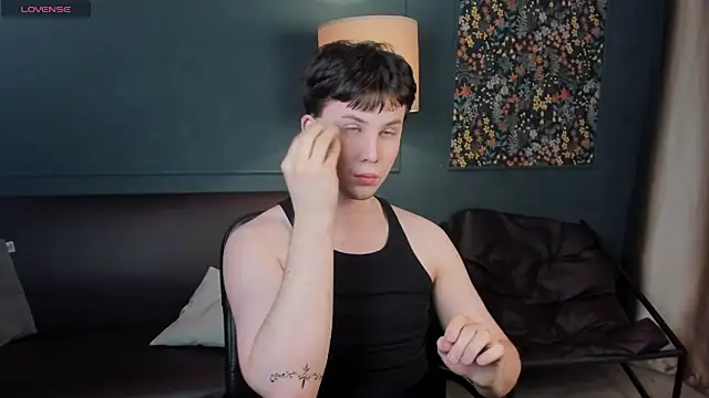 AdrianoAubert online show from October 2, 2025, 3:24 am