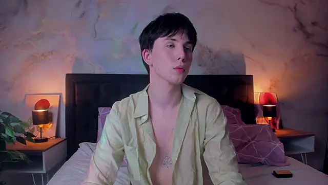 AdrianoAubert online show from November 15, 2025, 3:52 pm