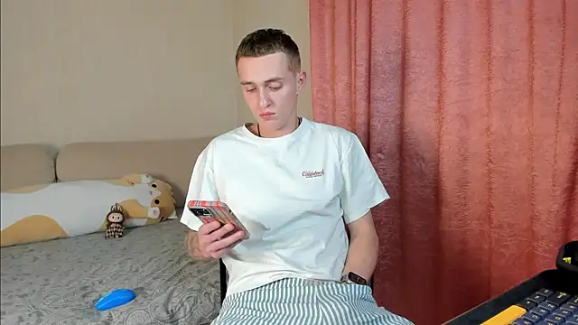 crazybottom99 online show from October 31, 2025, 7:48 pm