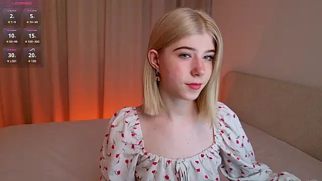 Snapshot of Bella_amory chatting on June 10, 2026, 1:54 pm Bella amory online show from June 10, 2026, 1:54 pm