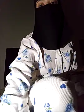 Snapshot of Milan-88 chatting on October 25, 2025, 9:28 am Milan-88 online show from October 25, 2025, 9:28 am