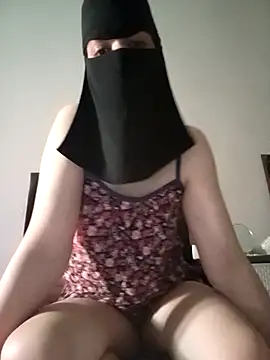 Snapshot of Milan-88 chatting on November 17, 2025, 2:56 pm Milan-88 online show from November 17, 2025, 2:56 pm