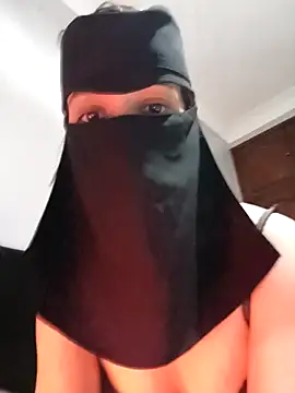 Snapshot of Milan-88 chatting on December 13, 2025, 8:04 pm Milan-88 online show from December 13, 2025, 8:04 pm