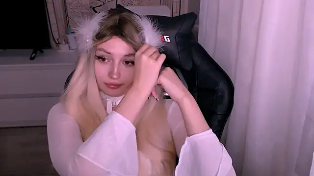 beauty blonde online show from November 10, 2025, 2:10 am