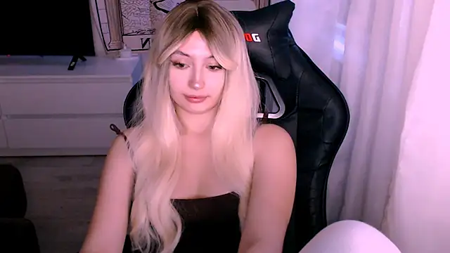 beauty blonde online show from December 5, 2025, 3:15 am