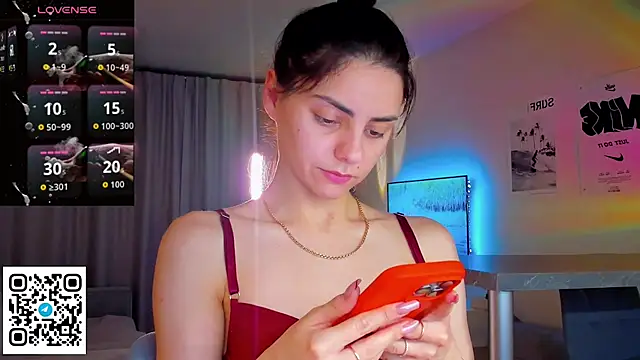 EmiliaZen online show from April 16, 2026, 9:39 pm