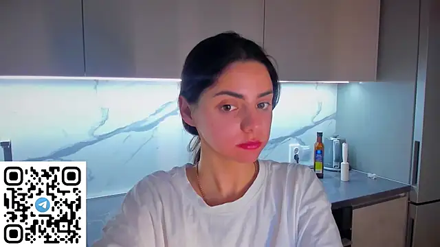 Snapshot of EmiliaZen chatting on May 3, 2026, 5:19 pm EmiliaZen online show from May 3, 2026, 5:19 pm