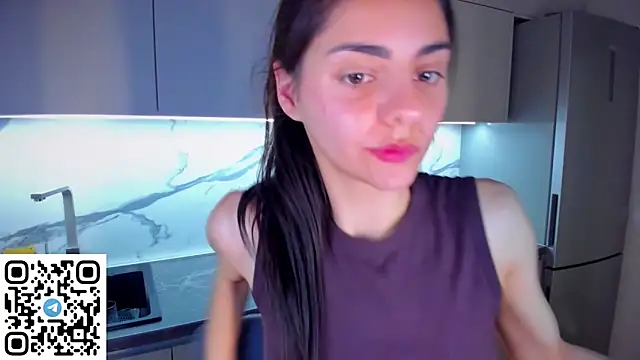 Snapshot of EmiliaZen chatting on May 25, 2026, 8:04 pm EmiliaZen online show from May 25, 2026, 8:04 pm