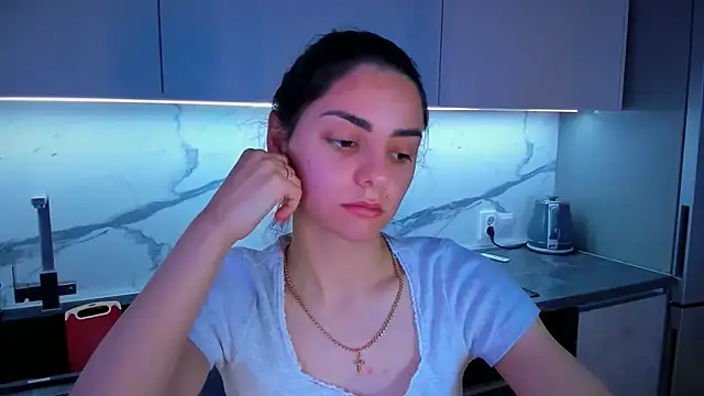 EmiliaZen online show from June 22, 2026, 3:42 pm