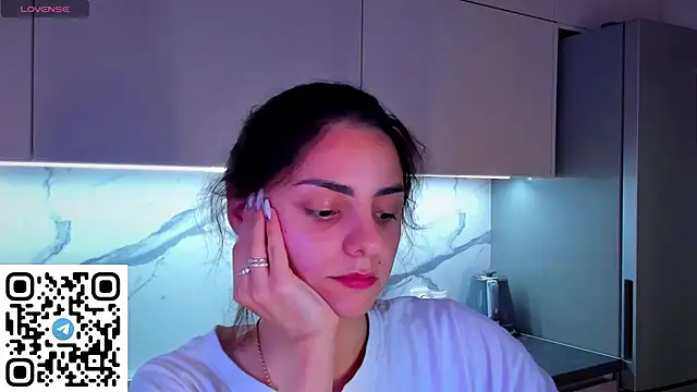 EmiliaZen online show from June 23, 2026, 5:33 pm