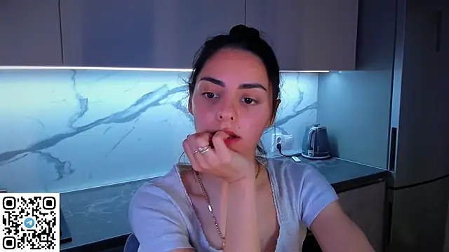 EmiliaZen online show from June 24, 2026, 8:41 pm
