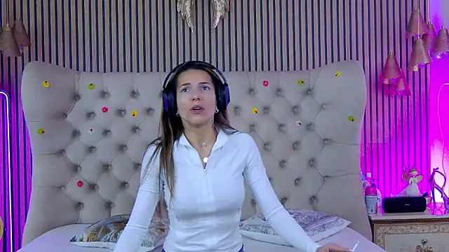 Snapshot of PlayfulShow chatting on January 6, 2026, 12:53 pm PlayfulShow online show from January 6, 2026, 12:53 pm