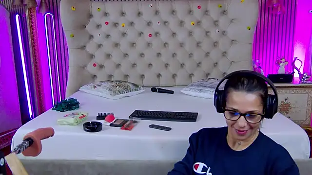 Snapshot of PlayfulShow chatting on January 8, 2026, 9:33 am PlayfulShow online show from January 8, 2026, 9:33 am