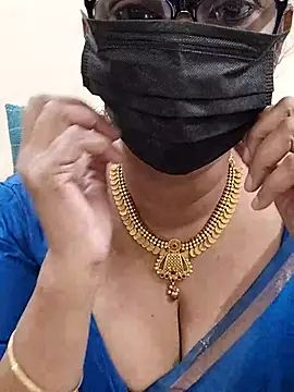 Snapshot of niiveditha chatting on February 18, 2025, 4:48 pm niiveditha online show from February 18, 2025, 4:48 pm