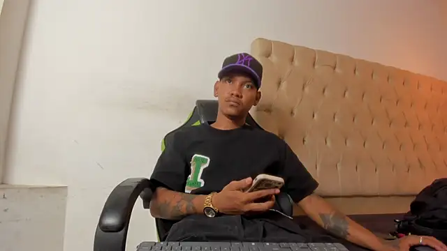 blackdirty420 online show from November 12, 2025, 3:23 pm