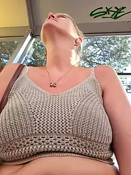 Sexybiene969 online show from September 8, 2025, 2:38 pm