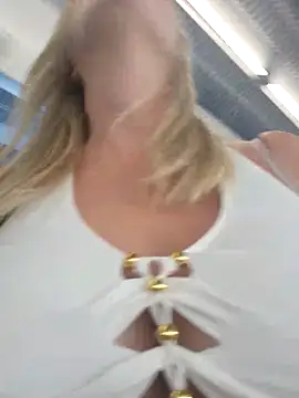 Sexybiene969 online show from September 15, 2025, 4:07 pm