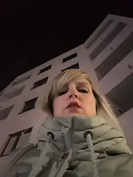 Sexybiene969 online show from December 17, 2025, 5:08 pm