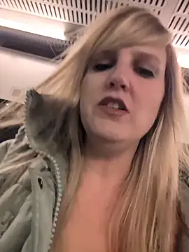 Sexybiene969 online show from January 13, 2026, 5:29 pm