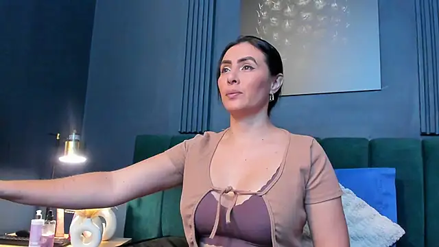 scarlet edwars online show from February 5, 2026, 6:45 pm